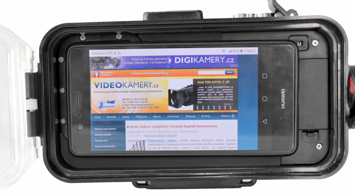 Podvodní pouzdro Sea Frogs - detail s telefonem... Podvodní pouzdro Sea Frogs - detail s telefonem...