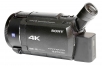 Videokamera Sony FDR-AX53 z levoboku v perspektivě Videokamera Sony FDR-AX53 z levoboku v perspektivě