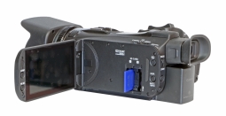 Videokamera Canon HF G26: pohled pod LCD Videokamera Canon HF G26: pohled pod LCD