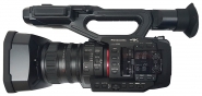 Videokamera Panasonic HC-X2 v detailu z levého boku Videokamera Panasonic HC-X2 v detailu z levého boku