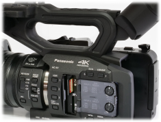 Panasonic HC-X1: detail dvou slotů na SD-karty